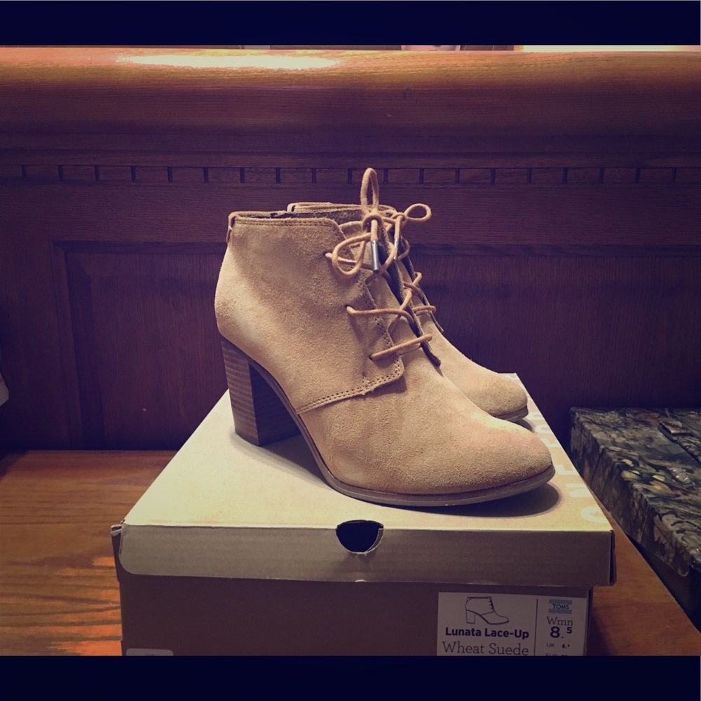 Toms Lunata lace up booties